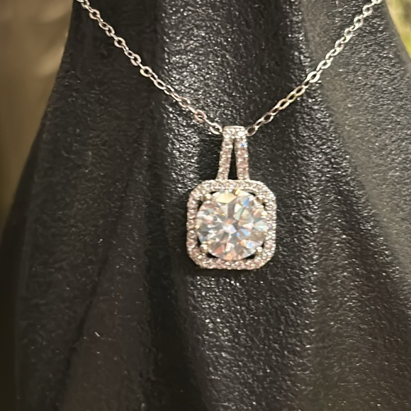 🤩💎Moissanite 2 Carat Round Halo Square Silver Pendant Necklace - Picture 5 of 13